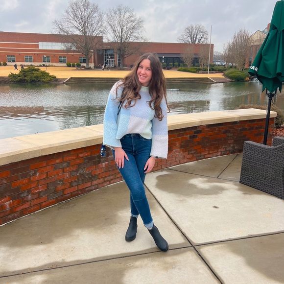 Meet your Posher, Riley - Picture 5 of 6